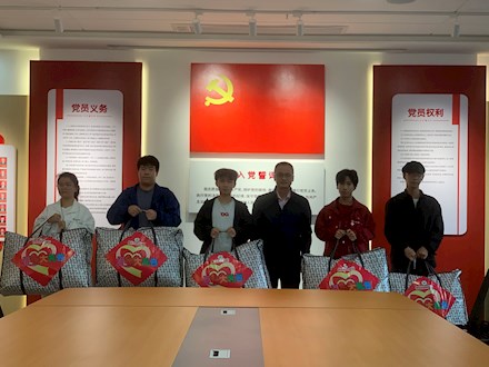 暖心被暖新程！机电工程学院精准落实25级新生资助物资发放