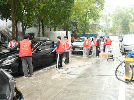 机电工程学院开展“雷锋月”免费洗车志愿服务活动